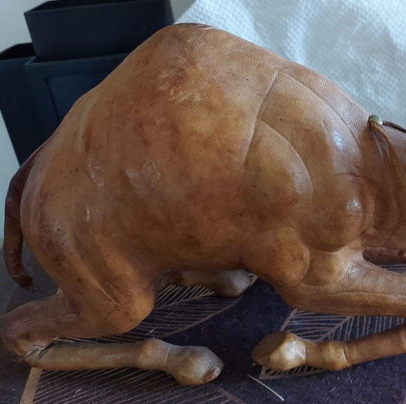 Resting Camel Sculpture - Picture 4 of 4